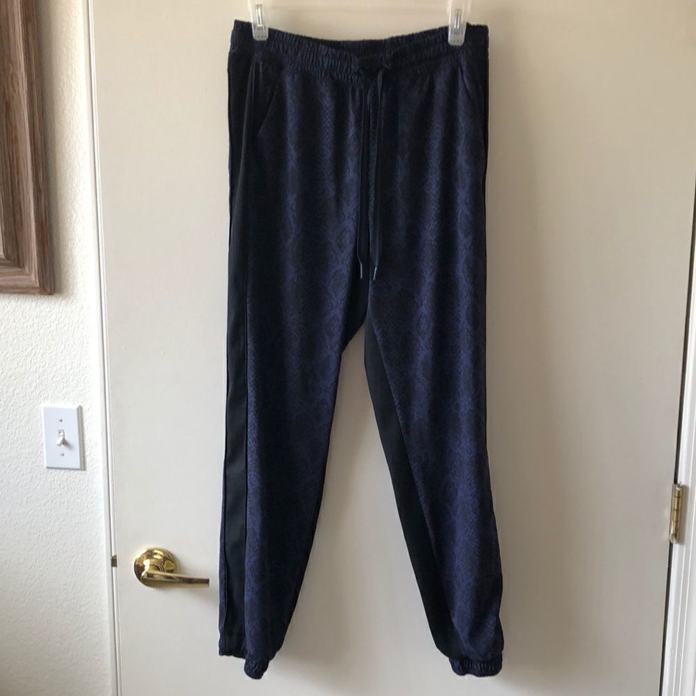 Athleta Brooklyn Joggers Size 6 Gently used Blue/black Snakeskin print